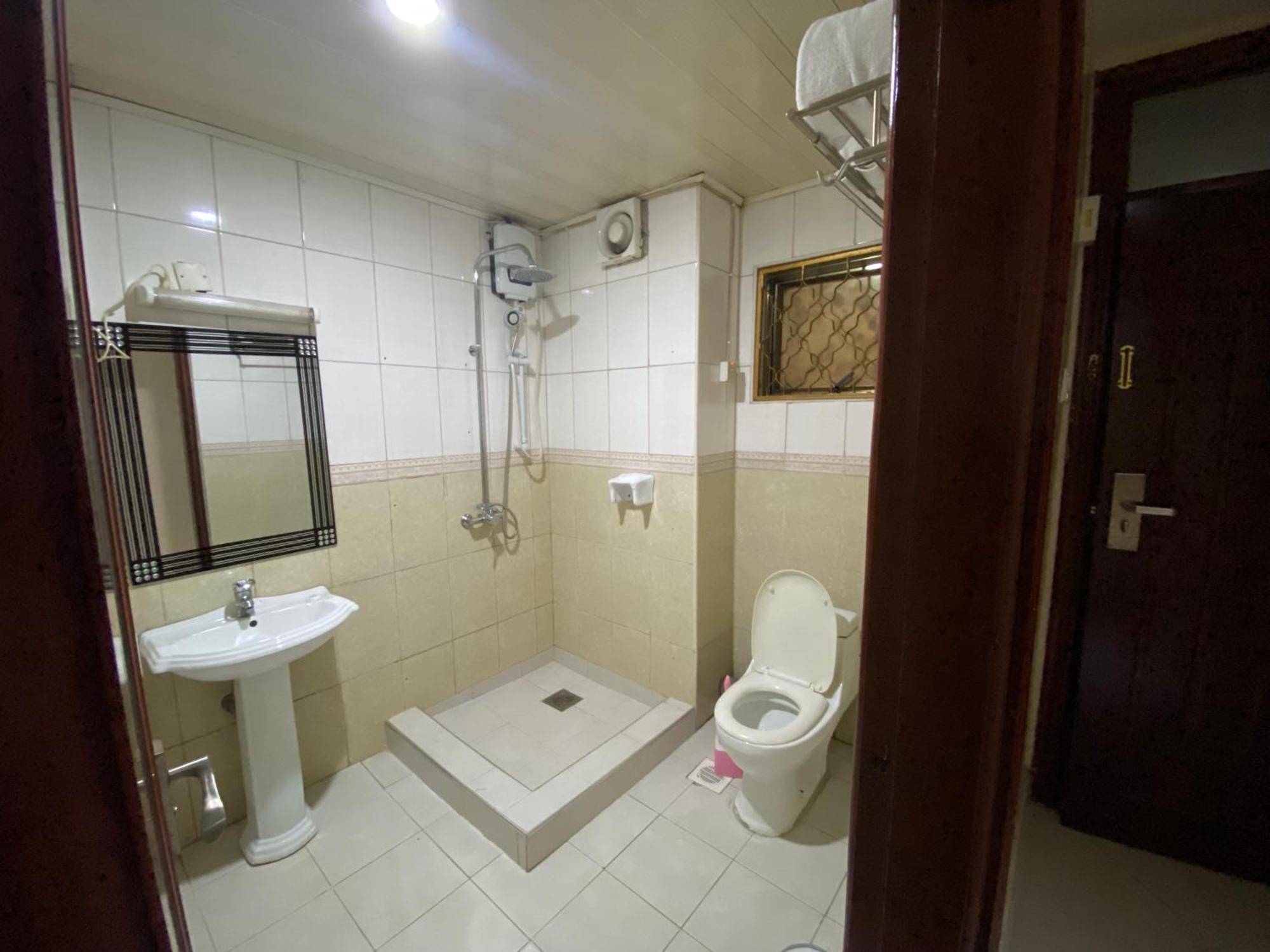La Grande Hotel Kampala Luaran gambar