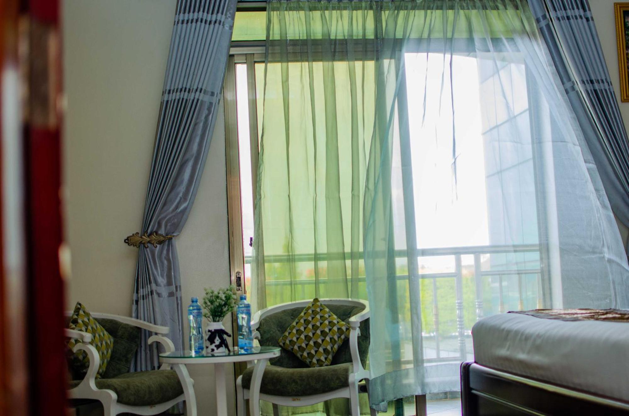 La Grande Hotel Kampala Luaran gambar