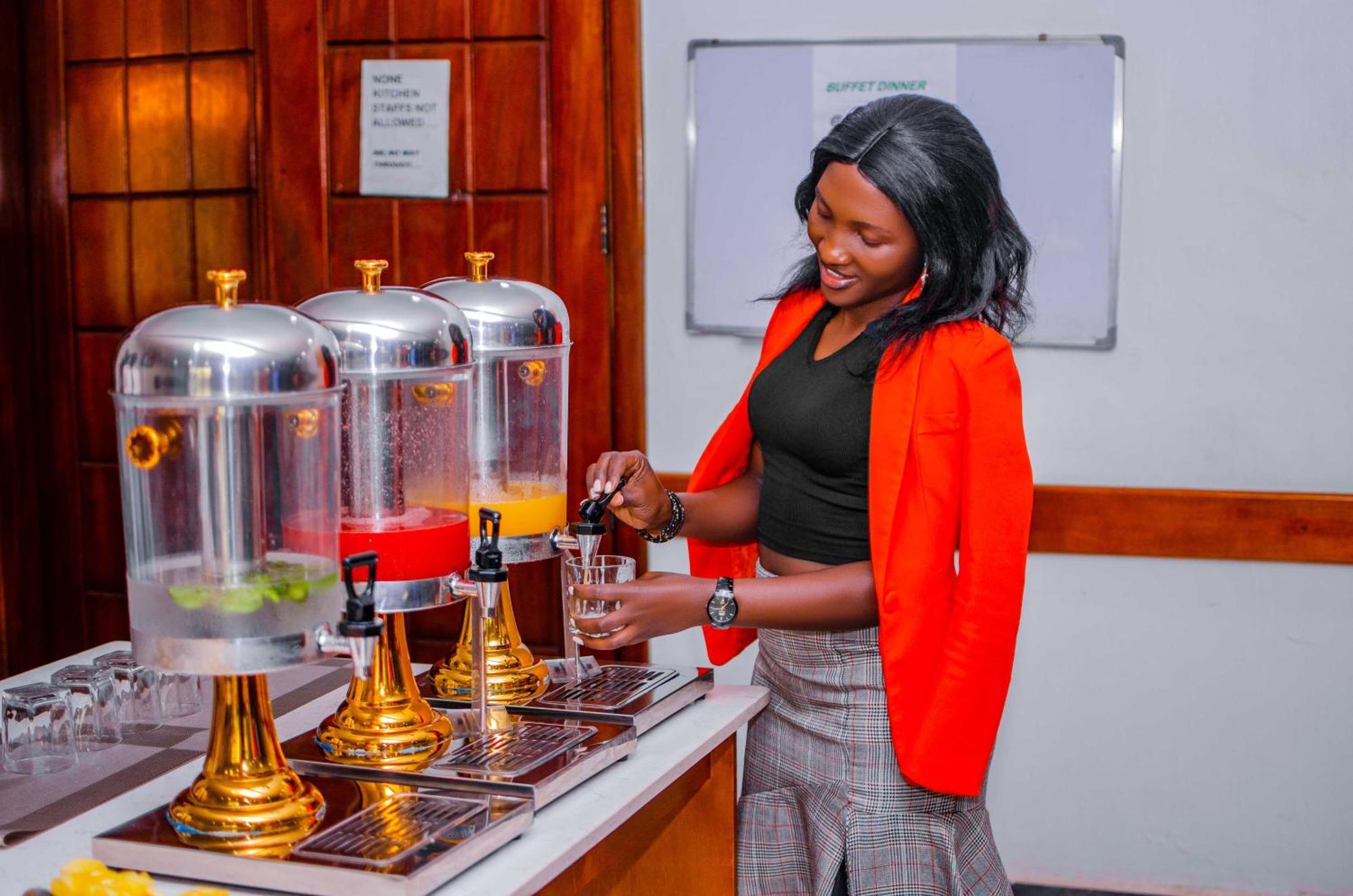 La Grande Hotel Kampala Luaran gambar