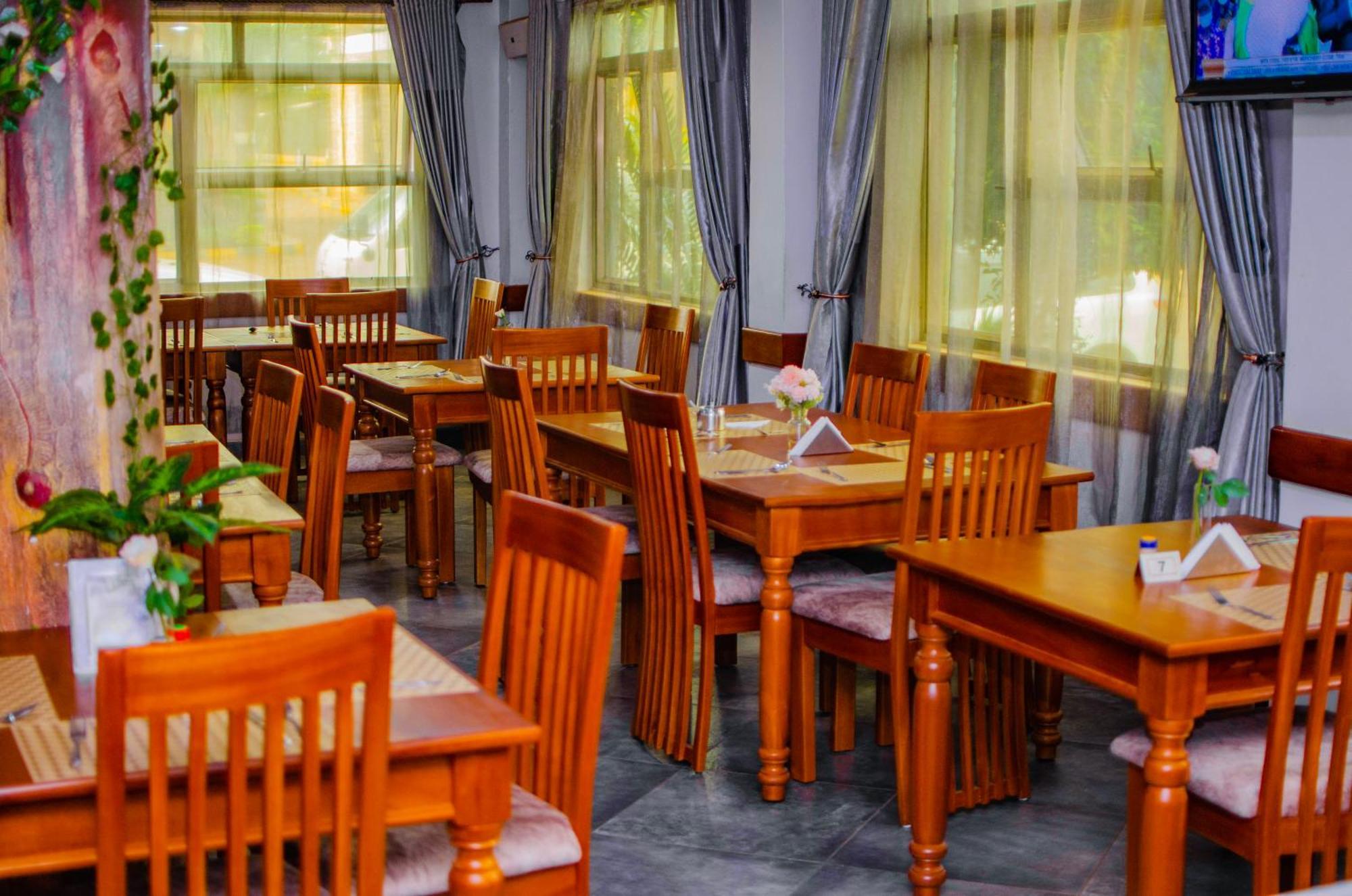 La Grande Hotel Kampala Luaran gambar